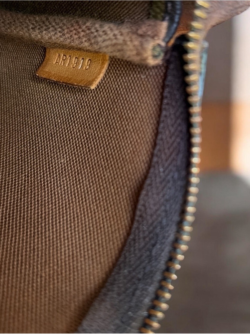 Louis Vuitton Pochette Accessories Monogram Canvas AR1919 Vintage 1999 No Strap - Picture 8 of 11